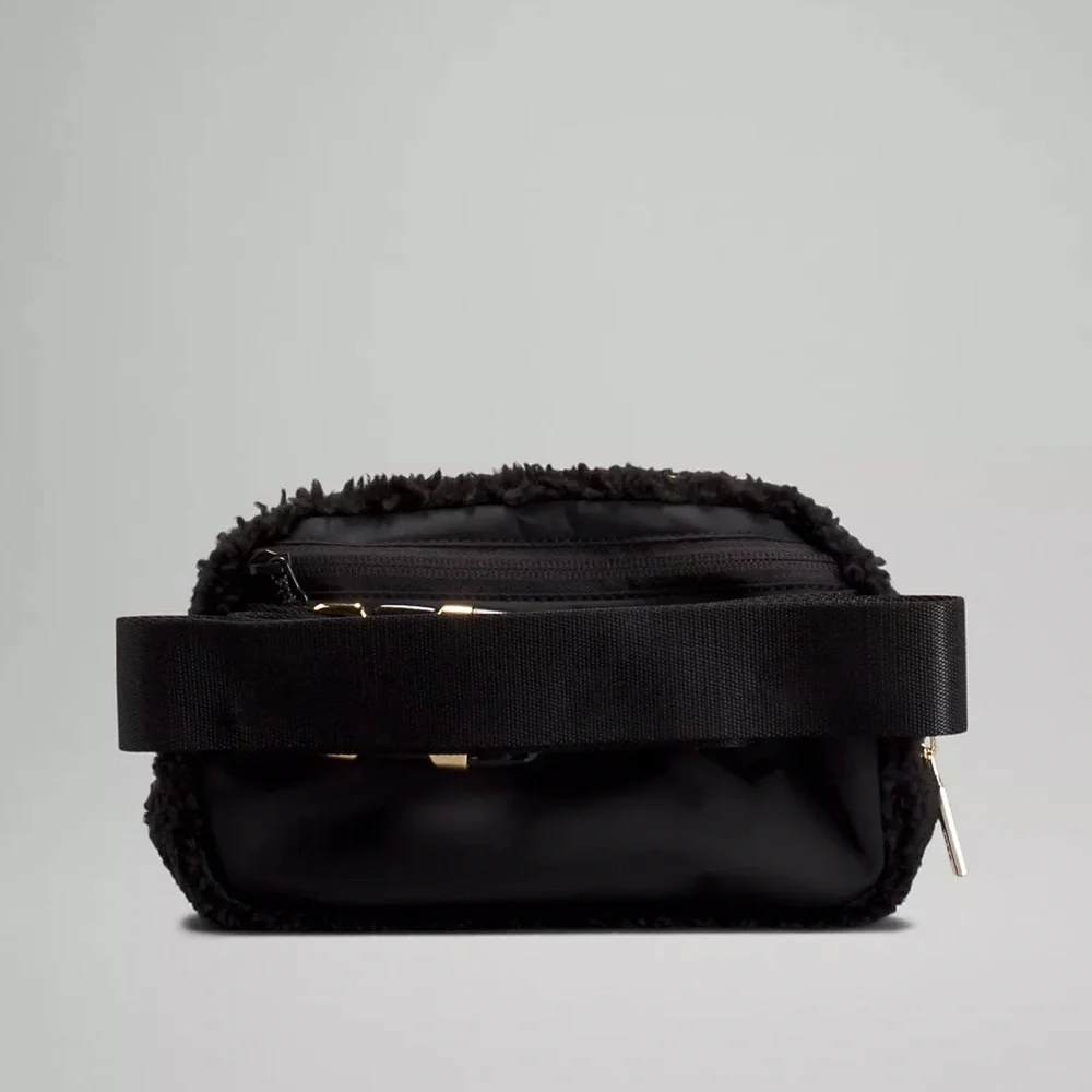 NWT Black Lululemon Fleece Sherpa Everyday Belt Bag! - Picture 8 of 10